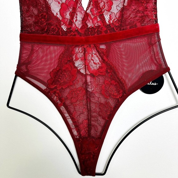 Lulus NWT Under Your Spell Sheer Lace Sleeveless Intimate Bodysuit Red Sz Small - Picture 3 of 8